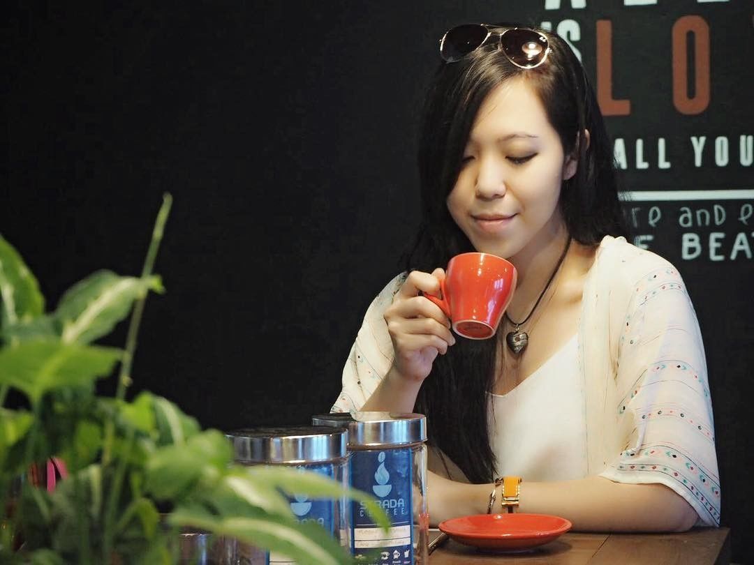 Perkenalkan Evani Jesslyn Barista Cantik Yang Bikinkan Kopi Untuk Jokowi 2116