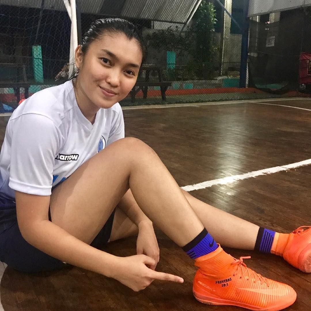 Cewek Keren Ini Ternyata Jago Main Futsal