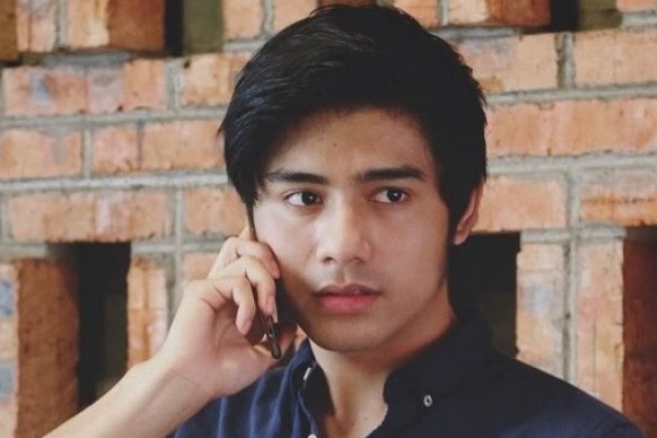 10 Foto Kece Riza Syah, Pesinetron Muda yang Bikin Cewek Terpesona