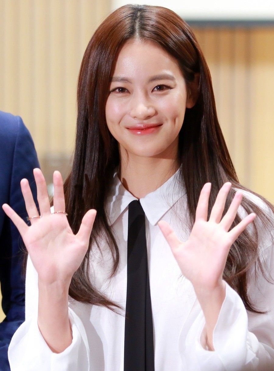 8 Aktris Top Korea Ini Punya lesung Pipi Nan Menawan