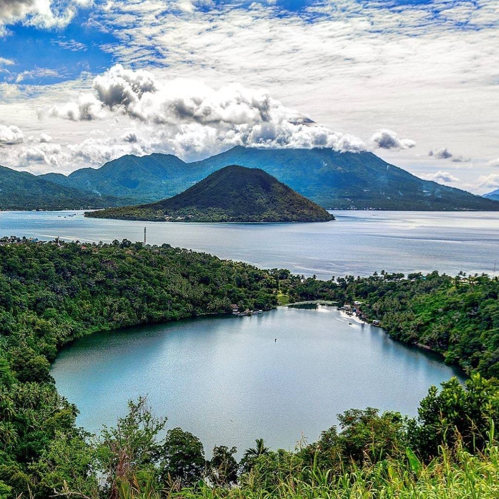 9 Foto Keindahan Danau Ngade, Wisata Menakjubkan di Ternate