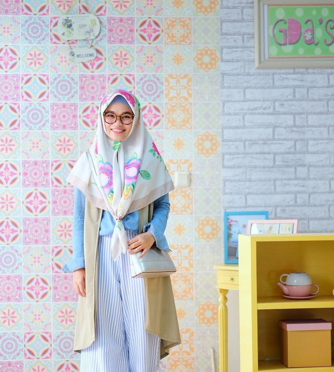 8 Gaya Hijab Syari Stylish ala Ghaida Tsurayya Putri 