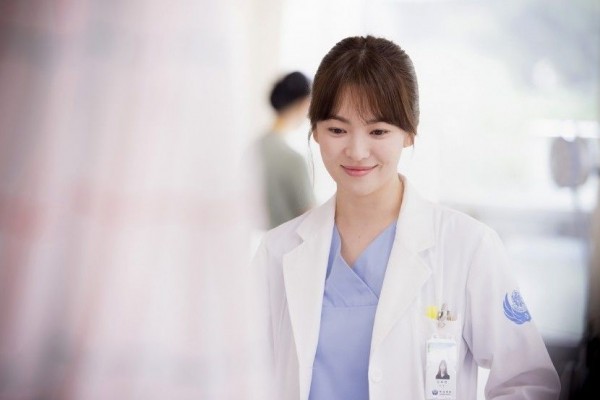 7 Dokter Cantik di Drama Korea Ini Bikin Kamu Lupa Rasa Sakit!