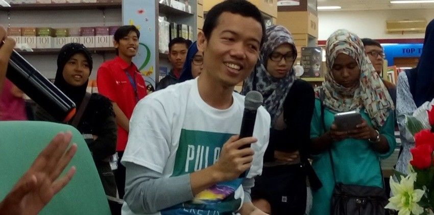 Selain Penulis Novel Best Seller, Ini 6 Fakta Menarik 