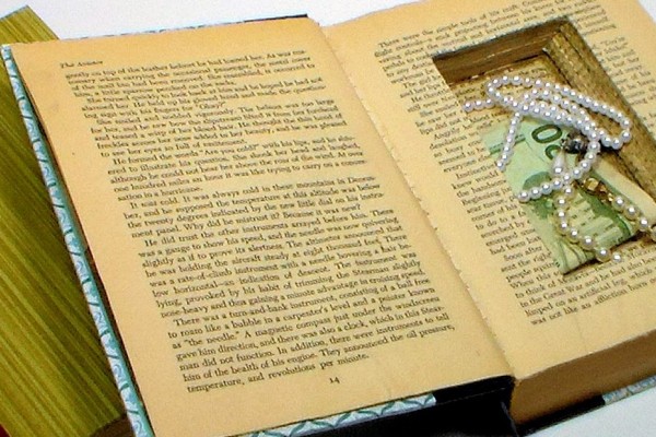Rahasia Menyimpan Barang Berharga: Tak Terduga dan Efektif!
