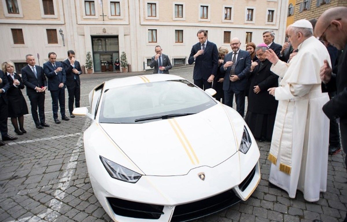 Dapat Hadiah Lamborghini Baru Inilah Yang Dilakukan Paus Francis