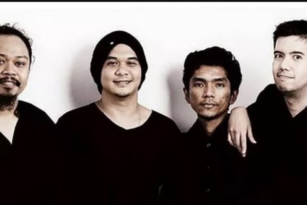 Vokalis Payung Teduh Mundur, Netizen Bikin 8 Tweet Kocak