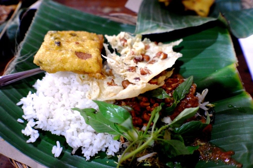 Mantap, Inilah 5 Warung Nasi Pecel Paling Nagih di Jakarta! 