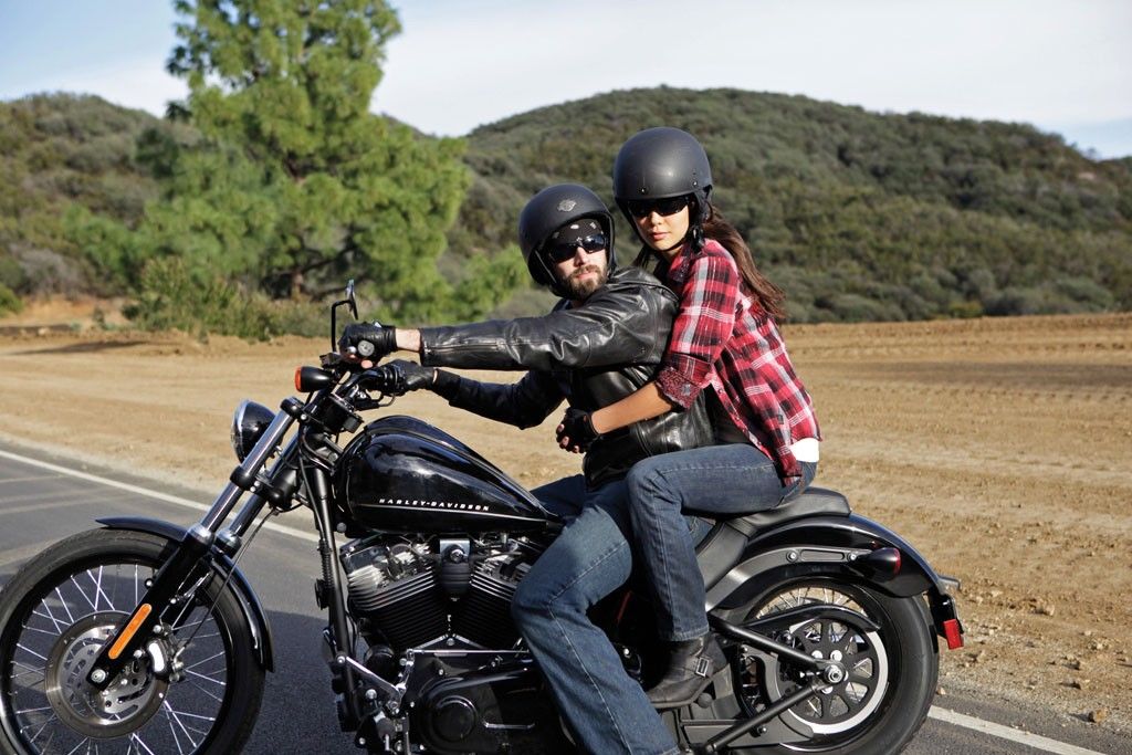 94 Foto Foto Romantis Di Atas Motor HD Terbaik