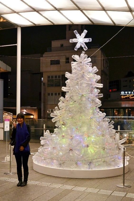 7 Pohon  Natal  Cantik Berikut Ini Dibuat dari Barang barang 