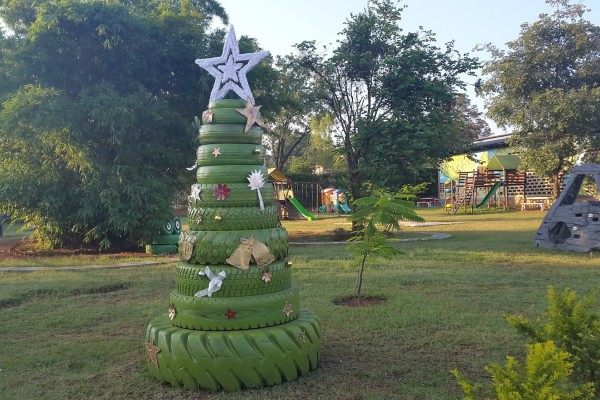 Featured image of post Cara Membuat Pohon Natal Dari Botol Aqua Bekas 5 dekorasi natal unik yang bisa kita buat