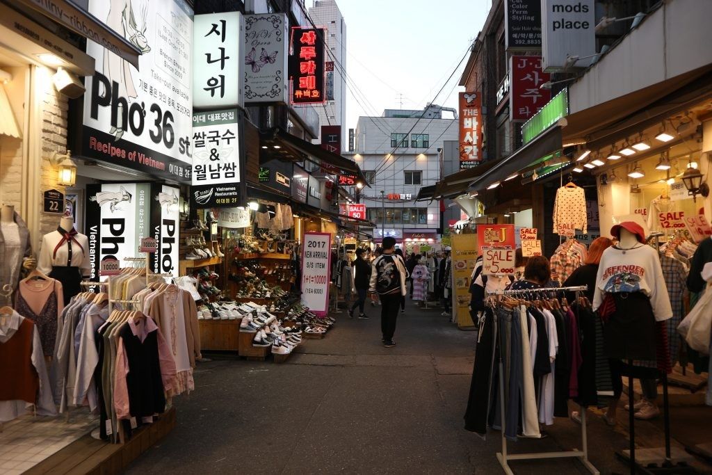 Hasil gambar untuk Tempat Belanja Murah Meriah di Korea Selatan, Hati-Hati Kalap ya Kalian