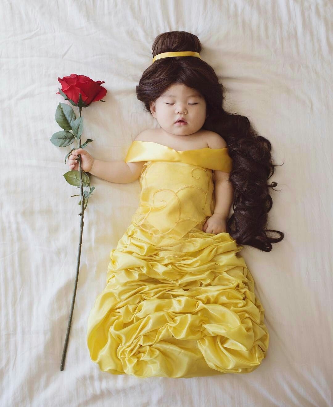 Gemesin Potret 12 Foto Lucu Bayi Lagi Tidur Malah Didandani Ibunya
