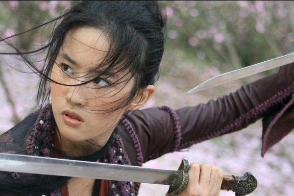 7 Fakta Tentang Liu Yifei Pemeran Karakter Mulan Disney 4578