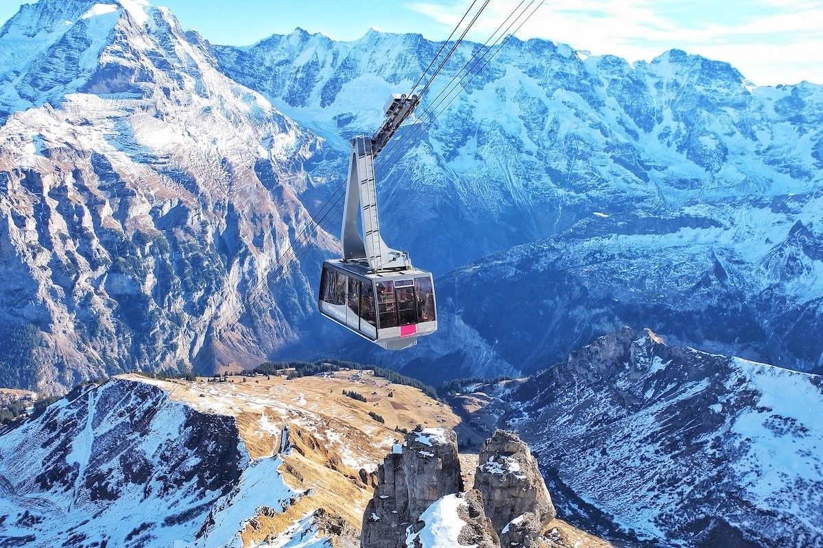 Nusa Lembongan Masuk 25 Tempat Wisata Terbaik Dunia Pilihan Traveling Berada Di Sky Lift Melewati Lauterbrunnen Swiss