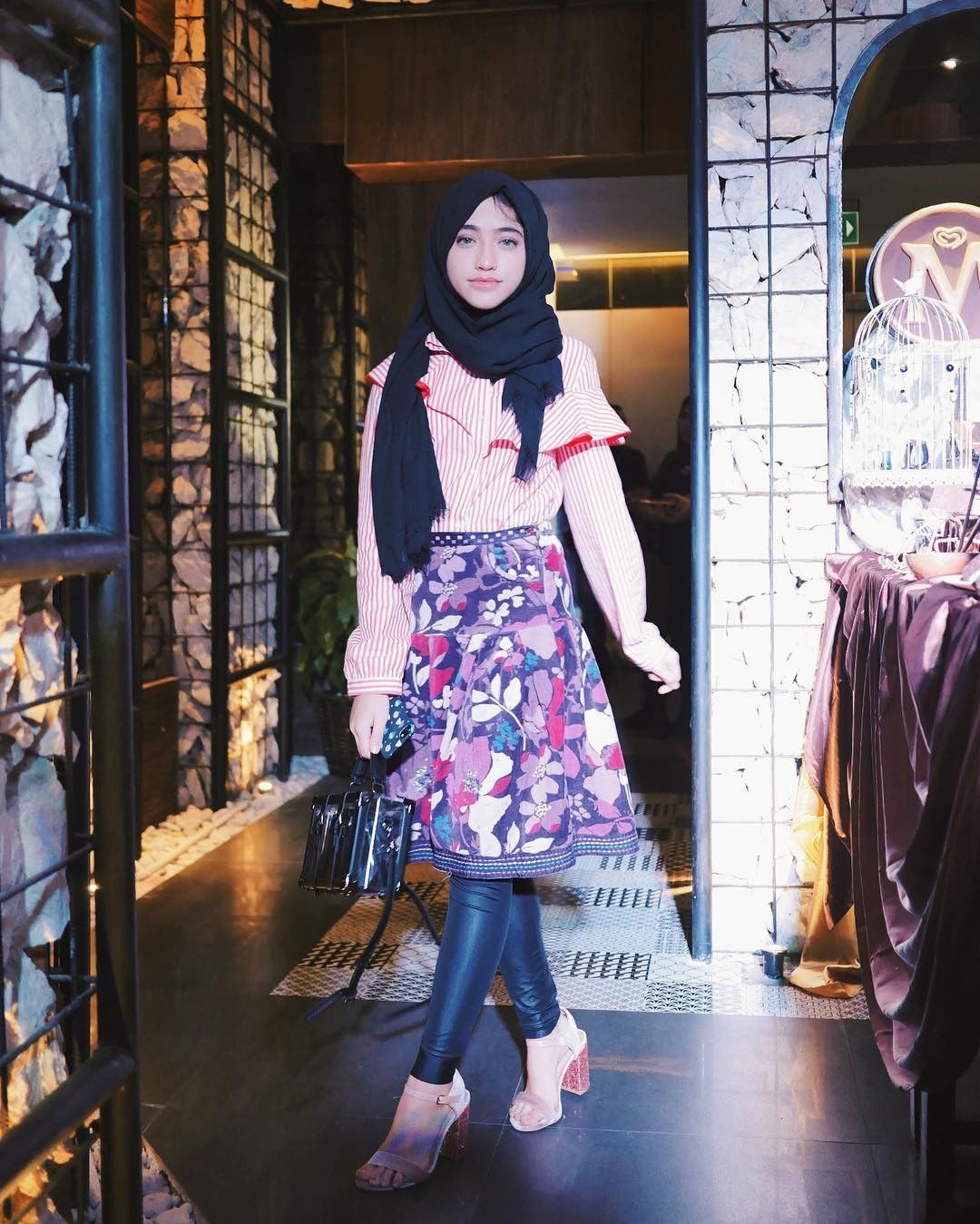 Inspirasi Outfit Berhijab Stylish untuk Remaja ala Selebgram Shirin Al Atrus