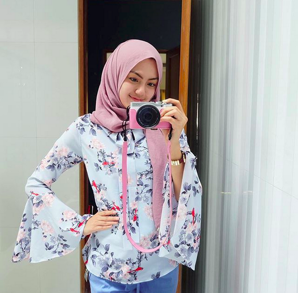 Warna Hijab Yang Cocok Untuk Baju Warna Dusty Pink