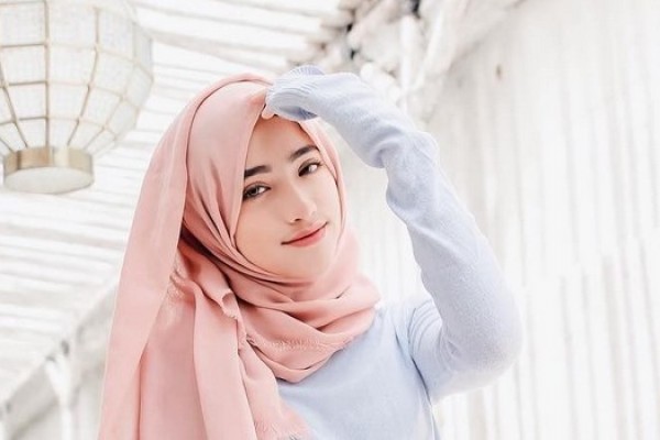 Inspirasi Outfit Berhijab Stylish Untuk Remaja Ala Selebgram Shirin Al Atrus