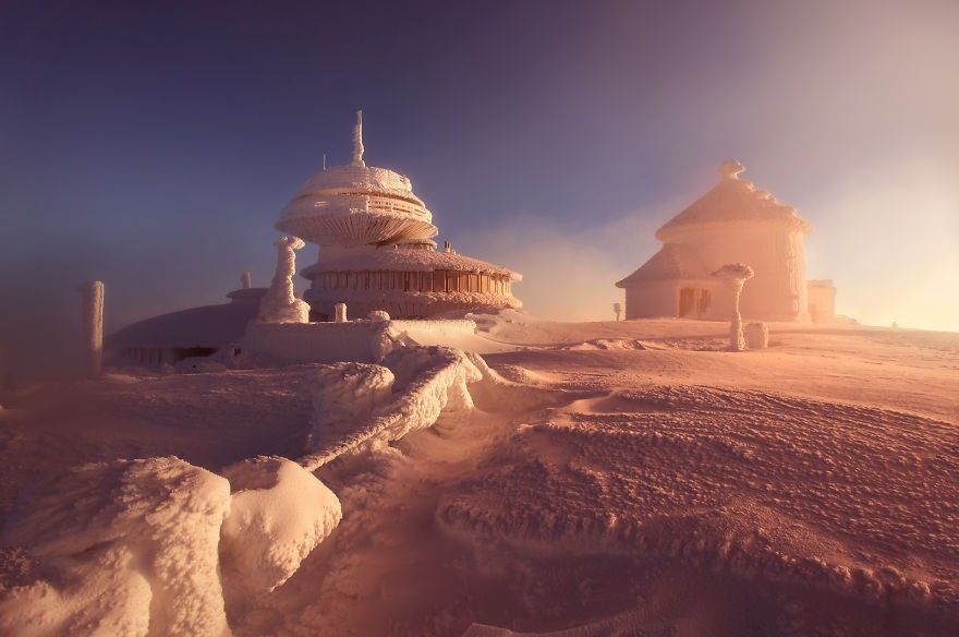8 Pemandangan Salju Saat Musim Dingin di Polandia Ini Mengagumkan