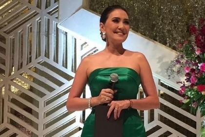 9 Potret Becky Tumewu, Presenter Kawakan Cantik yang Murah Senyum 