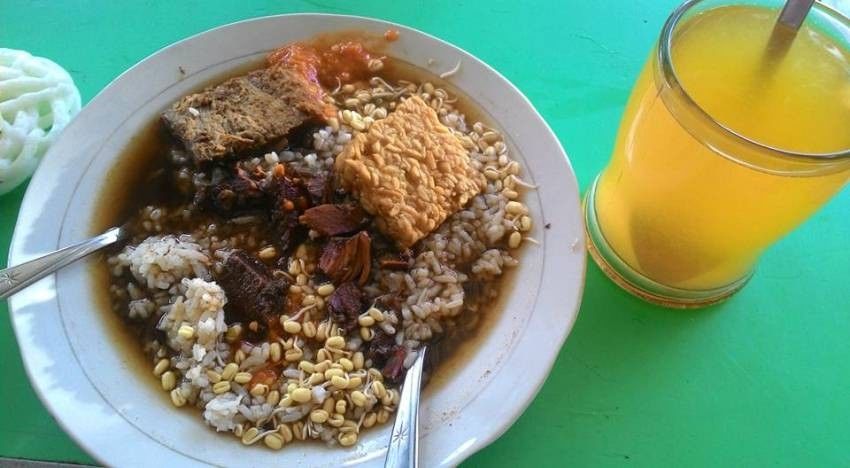 Legendaris, Ini 5 Tempat Makan Rawon Terenak di Malang