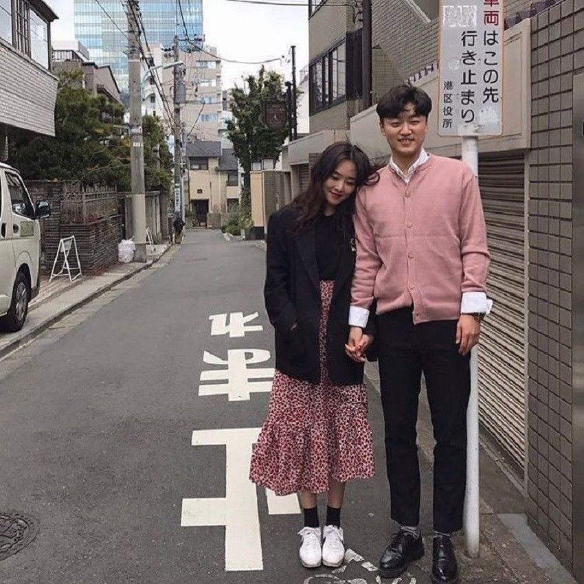 10 Inspirasi Couple Outfits ala Korea, Bikin Liburanmu 