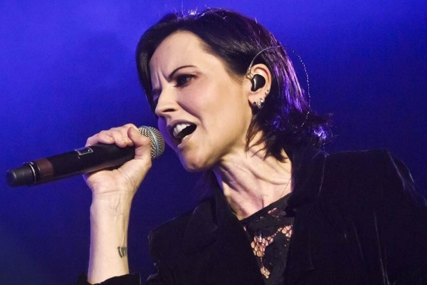 Nostalgia! Ini 10 Lagu Manis The Cranberries Karya Dolores O'Riordan