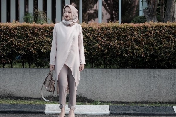 10 Inspirasi Gaya Hijab Casual Buat ke Kantor Biar Tampil Beda