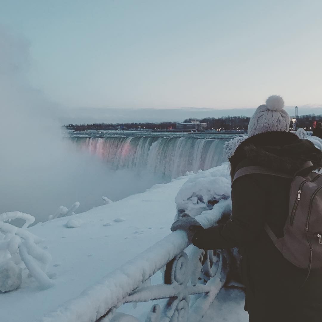 Cuaca Ekstrim di Amerika Air Terjun Niagara Membeku 