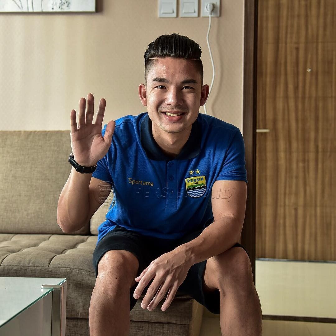 10 Potret Manly Kim Kurniawan Gelandang Persib Yang Fashionable Abis