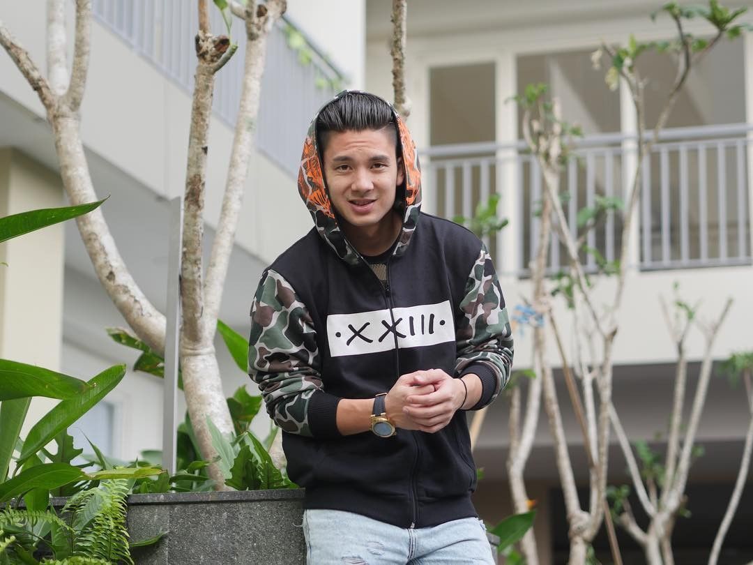 10 Potret Manly Kim Kurniawan Gelandang Persib Yang Fashionable Abis