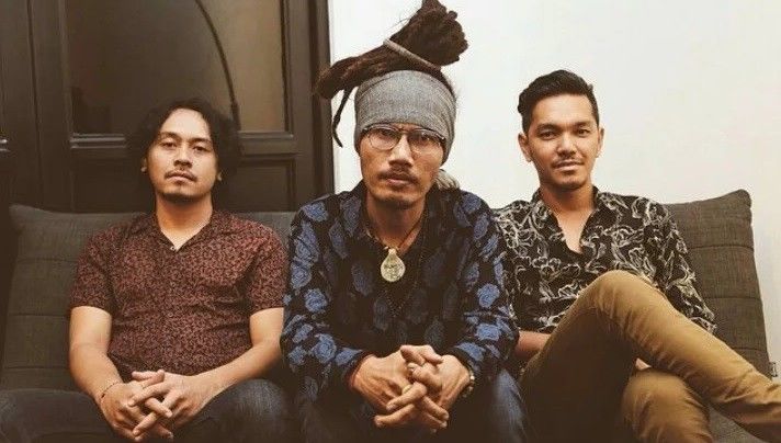 7 Band Indie Indonesia Ini Mengajak Kita Menikmati Sastra dalam Musik