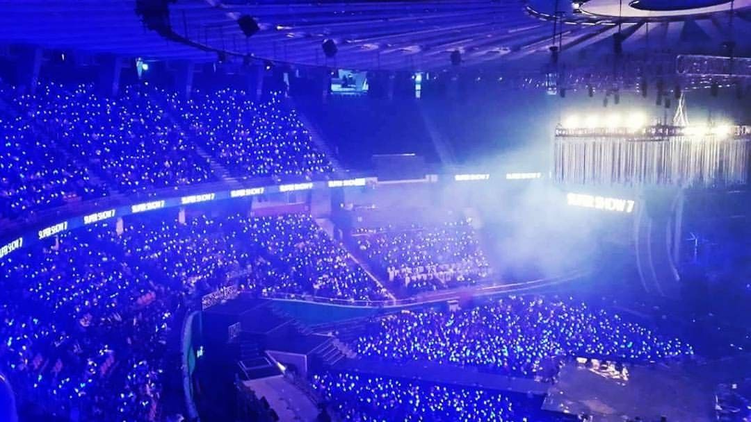 Big ocean kpop. Океан супер Джуниор. Super Junior Sapphire. Концерт super Junior. Сапфировый океан» на концерте группы super Junior.