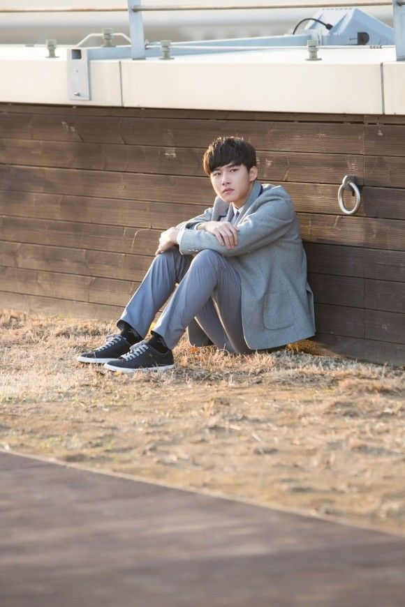 9 Potret Tampan Seo Ji Hoon, si Imut di KDrama 'Longing Heart'