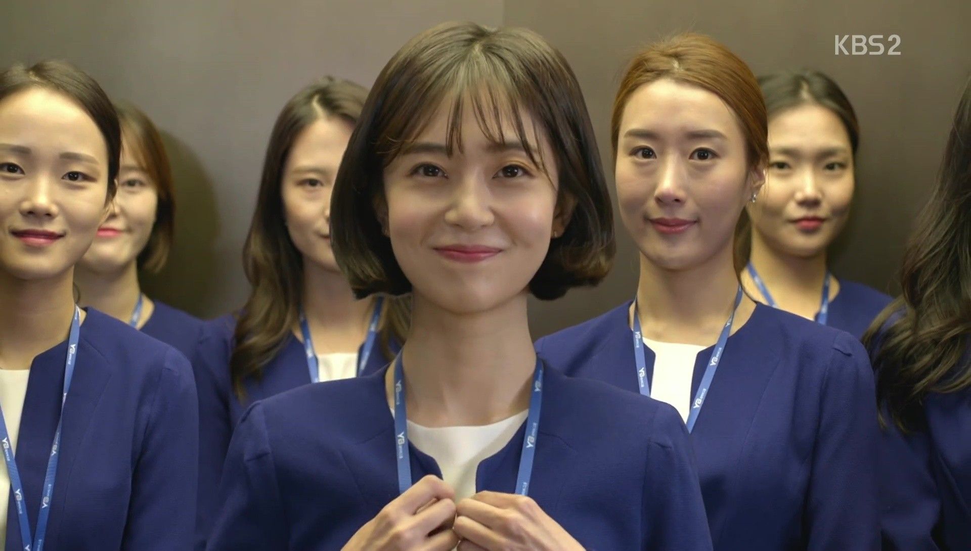 8 Tak terbantahkan ini dia senyum paling manis Jin Hee yang berperan sebagai sekertaris pribadi pada drama Jugglers