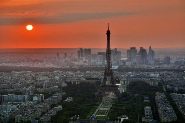 9 Fakta Tersembunyi Menara Eiffel yang Gak Pernah Kamu Tahu