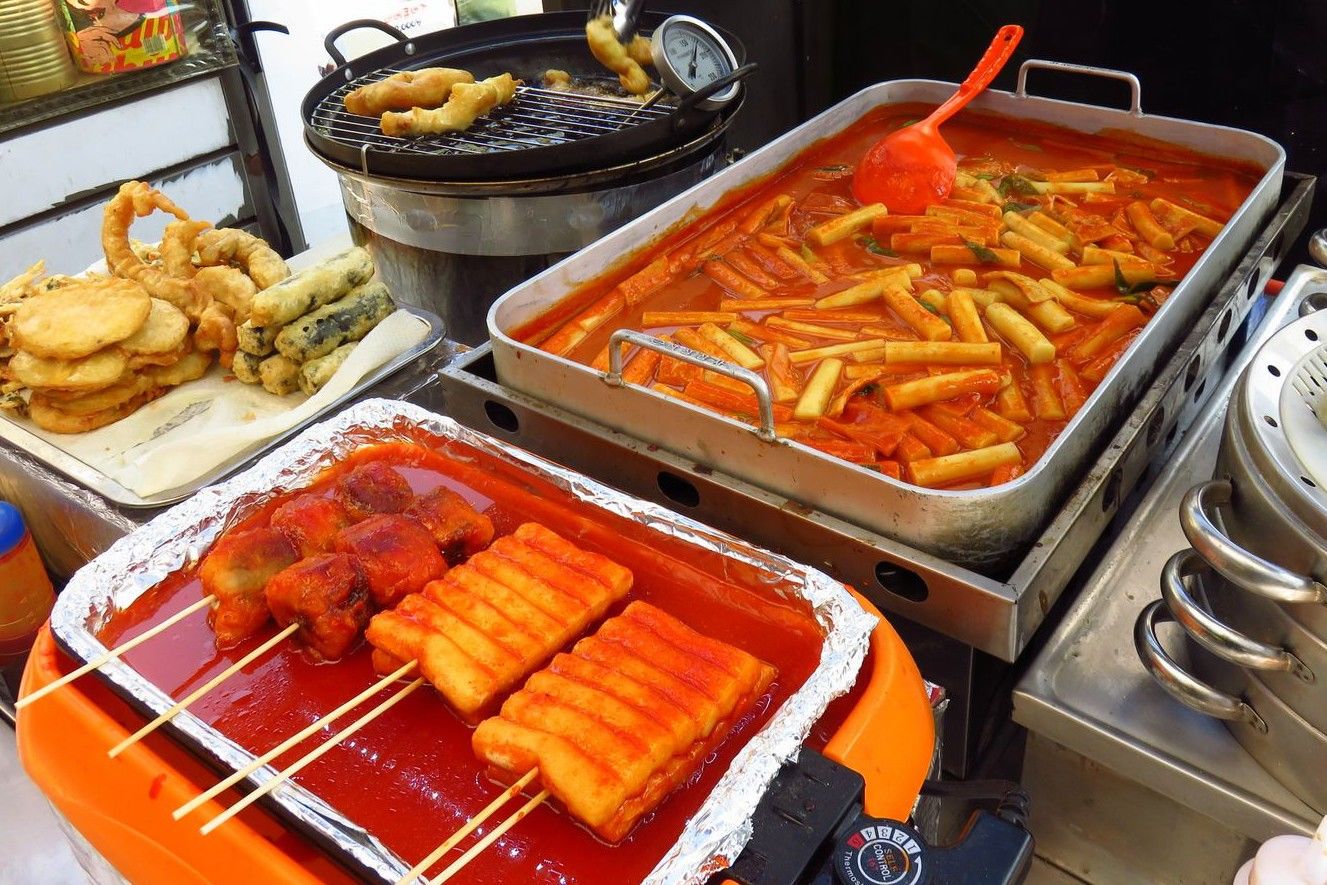 10 Street Food Ini Wajib Banget Kamu Cicipi di Myeongdong