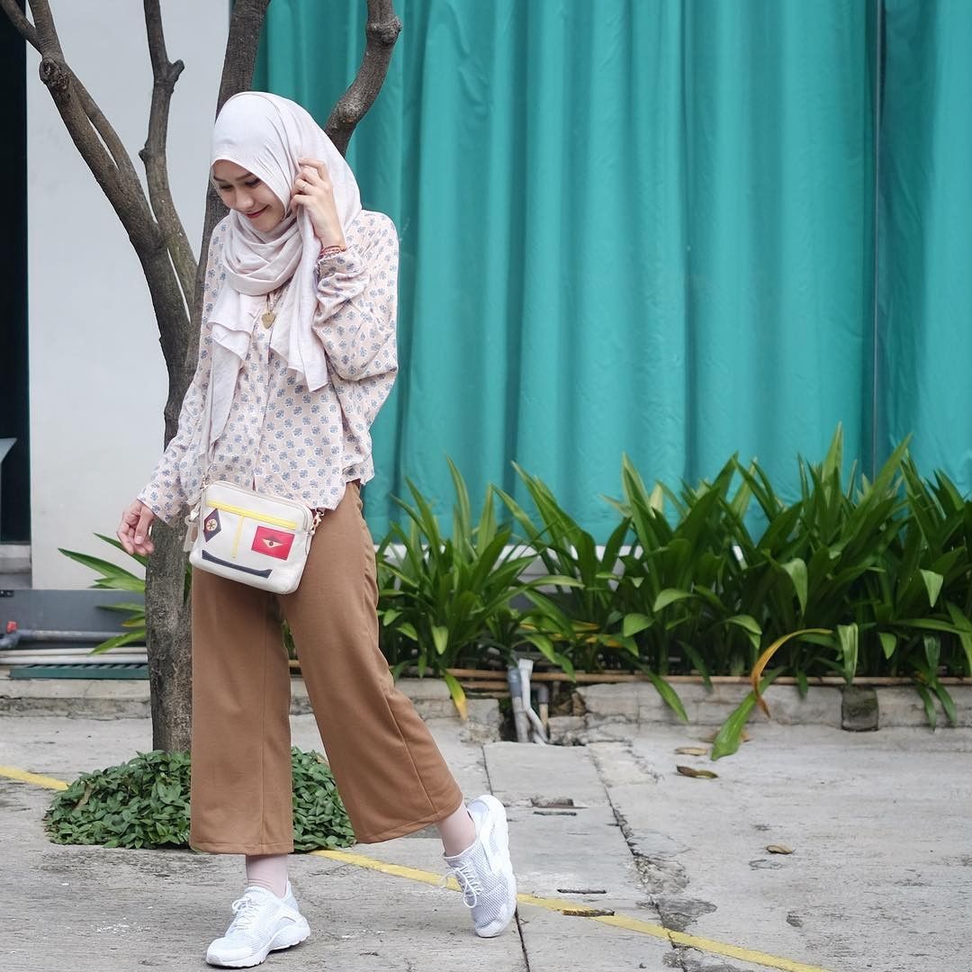 Style Hijab Dengan Celana Warna Cokelat