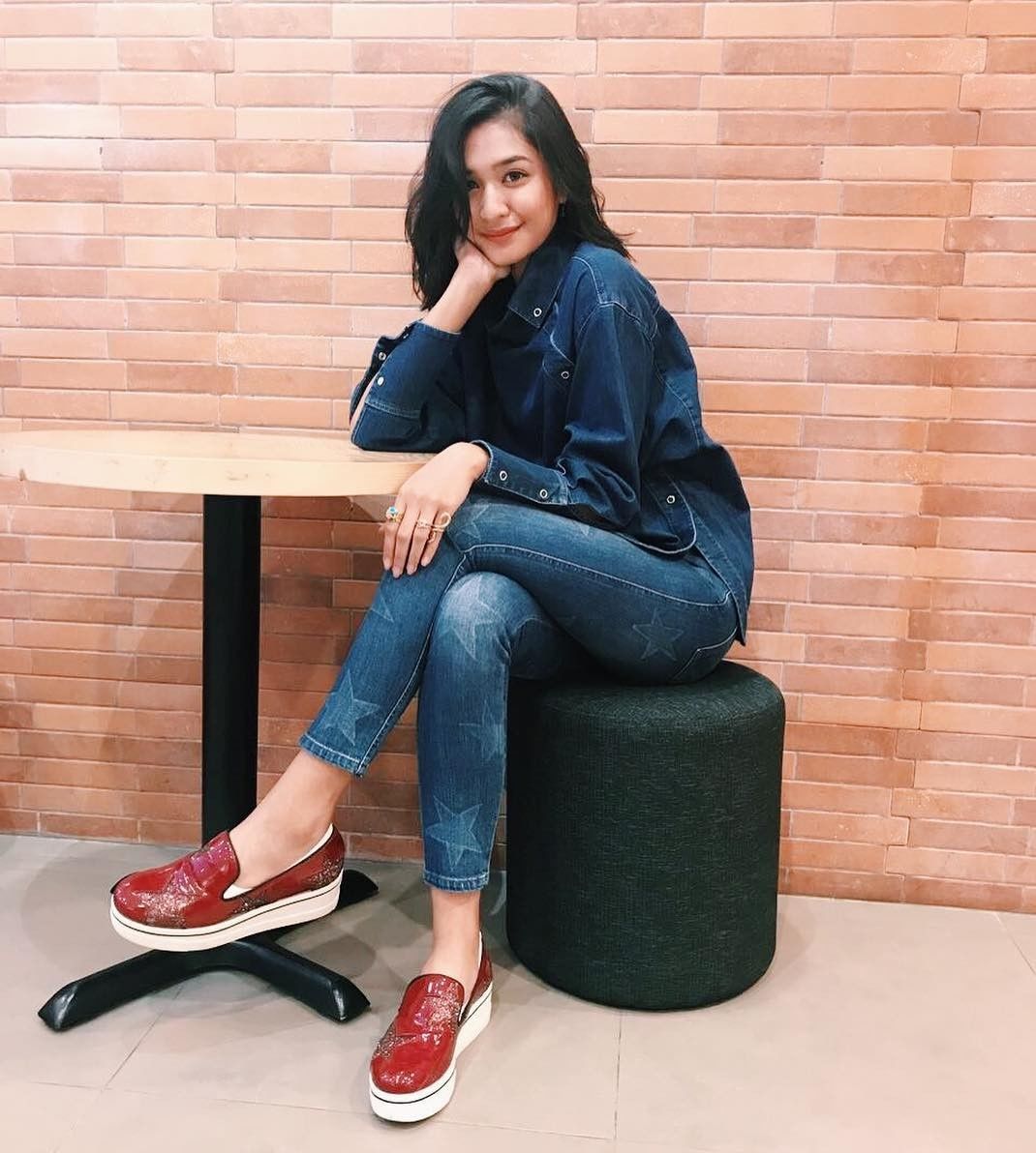 11 Gaya Apik Mikha Tambayong, Makin Hari Makin Memesona Parah