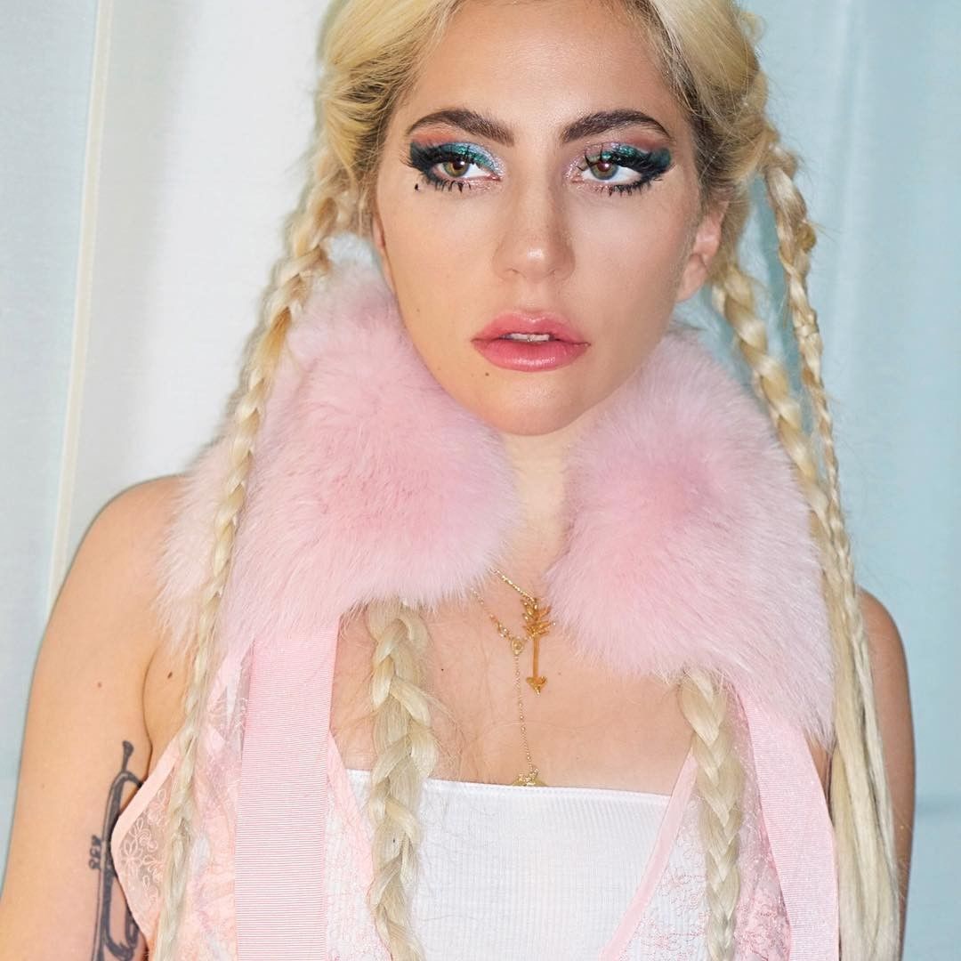 Inspirasi Style Rambut Ala Lady Gaga Dari Keren Sampai Nyeleneh