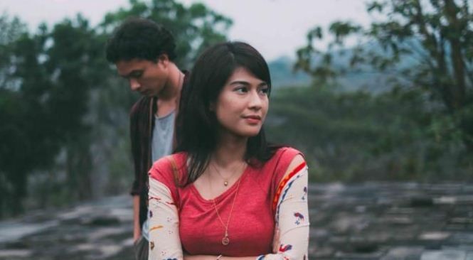 Selain Dilan & Milea, Inilah 5 Pasangan di Film yang Juga Romantis