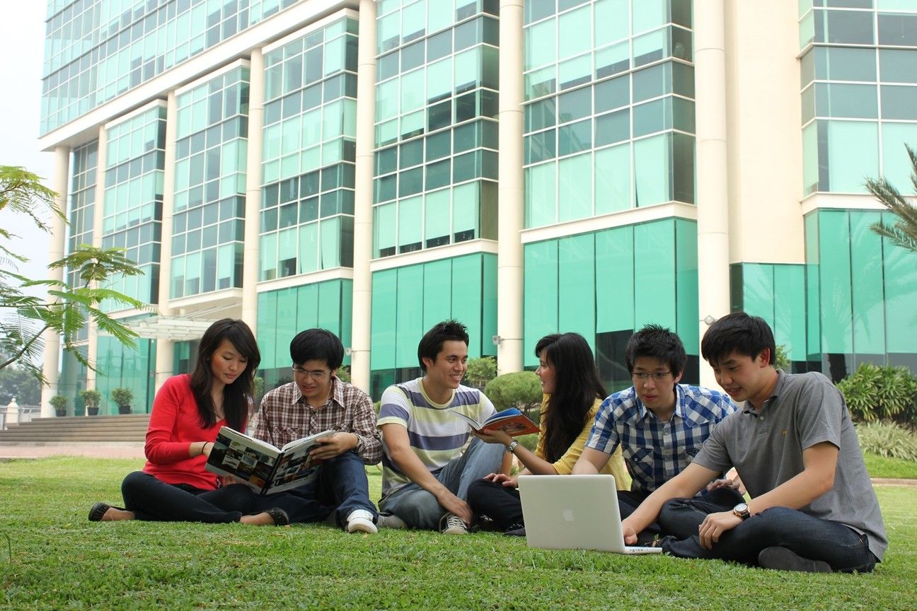 Mahasiswa UPH Dituntut Melek Keuangan Digital Saat Berwirausaha