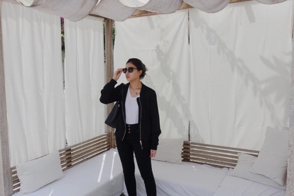 10 Inspirasi Outfit untuk Cewek Tomboi Ala Isyana Sarasvati