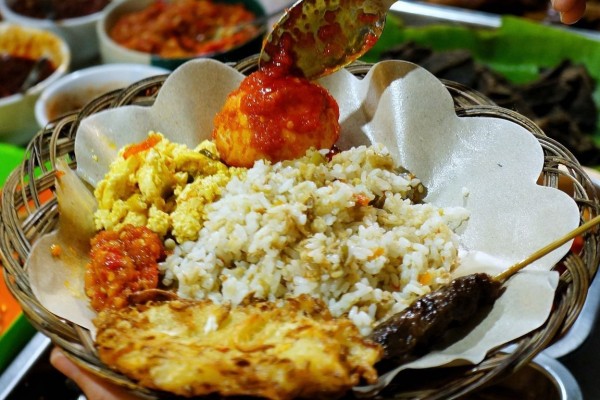 Bukan Kafe, 5 Kuliner Tengah Malam di Bandung Ini Buka