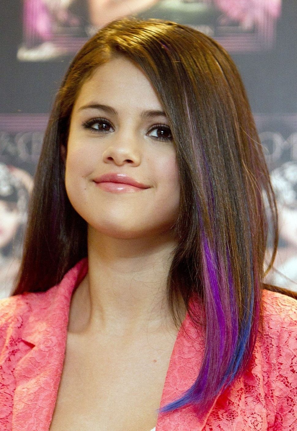 Stylish 10 Referensi Gaya Rambut Ala Selena Gomez