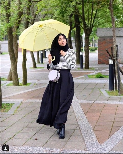 25+ Trend Terbaru Ootd Hijab Rok Hitam Polos