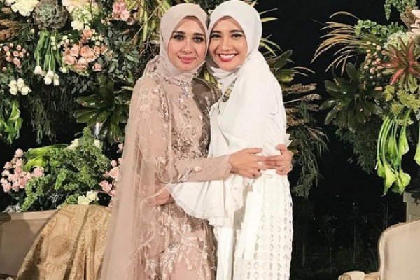 8 Referensi  Gaun  Pernikahan untuk Hijaber Cantik  nan Syar i 