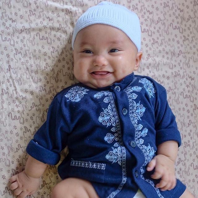 Bayi asia lucu