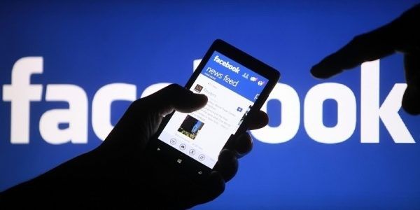 Facebook Uji Coba Label 'Breaking News' untuk Berita Terhangat