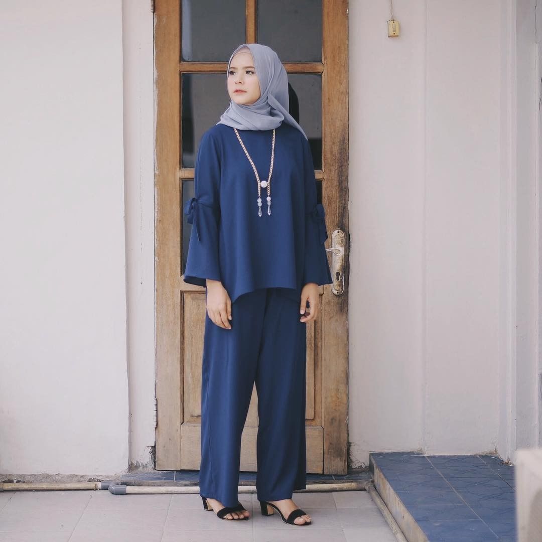 Hijab Yang  Cocok  Untuk  Baju  Warna  Navy Nusagates
